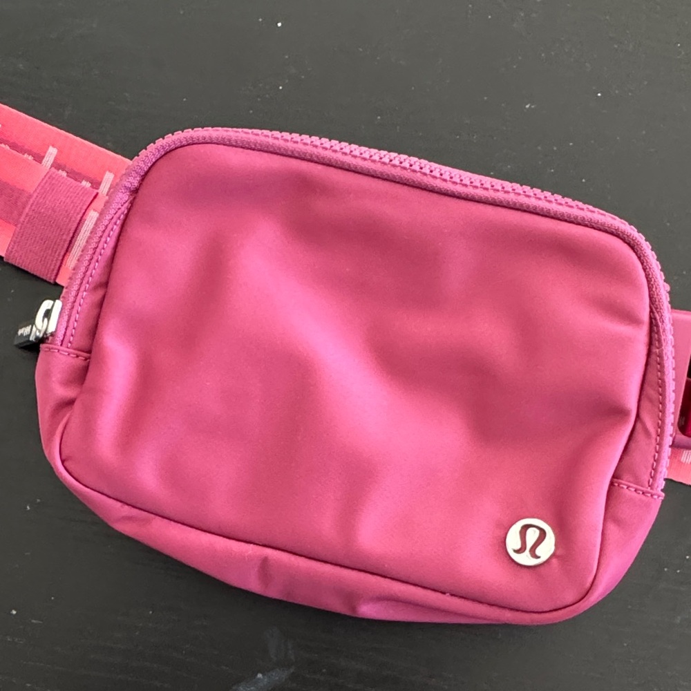 Lululemon Everywhere Belt Bag Wordmark  1L